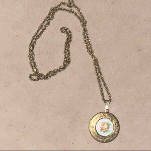 Rose Themed Gold Toned Pendant Locket Necklace Vintage